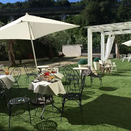 Chartaria Bed & Breakfast *
