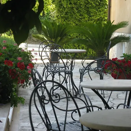 Bed and breakfast Chartaria *